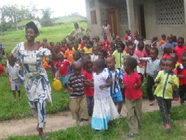 Ecole maternelle/primaire � Gungu (R�p. D�m. Congo)